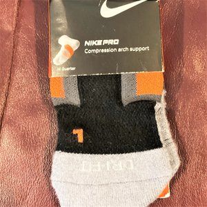 NWT Socks Nike running Women Small athletic Soccer training crew SX4647 Black